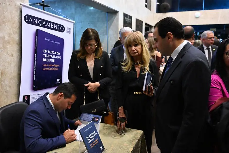 Presidente da OAB-GO lança em Brasília obra sobre teletrabalho e defende debate ético e interdisciplinar (2)