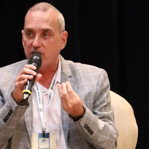 História da Araguaia FM vira livro em lançamento com imersão de memórias em Goiânia