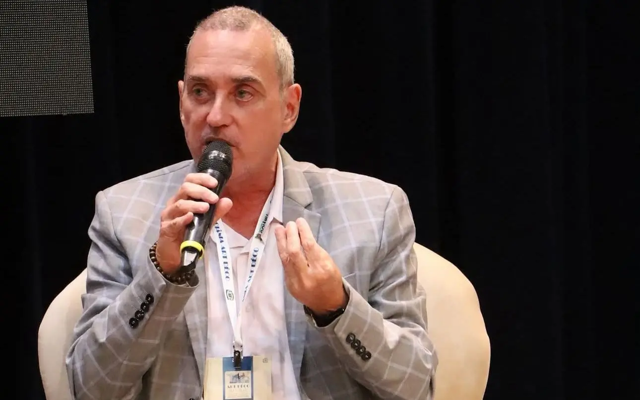 História da Araguaia FM vira livro em lançamento com imersão de memórias em Goiânia