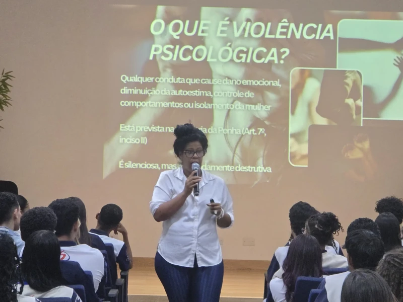 Jornalista conta história de violência psicológica e transforma dor em conscientização no Agosto Lilá (2)