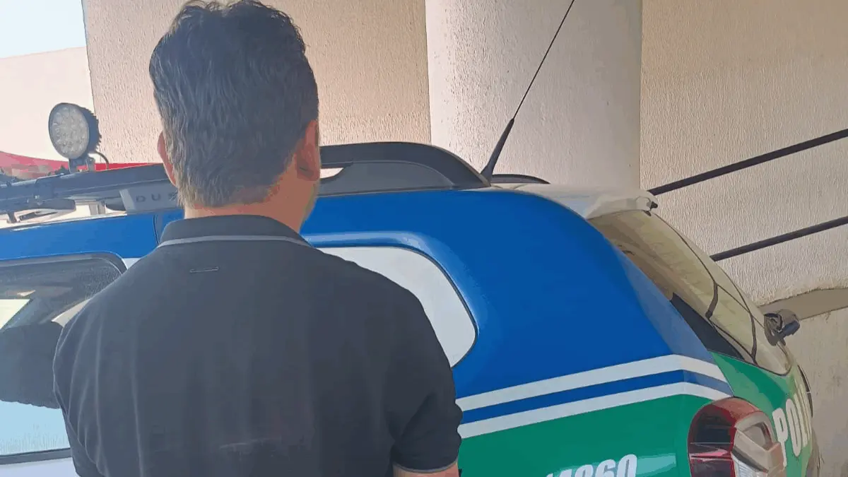 Homem se passa por policial civil após acidente e é preso com arma de uso restrito em Senador Canedo