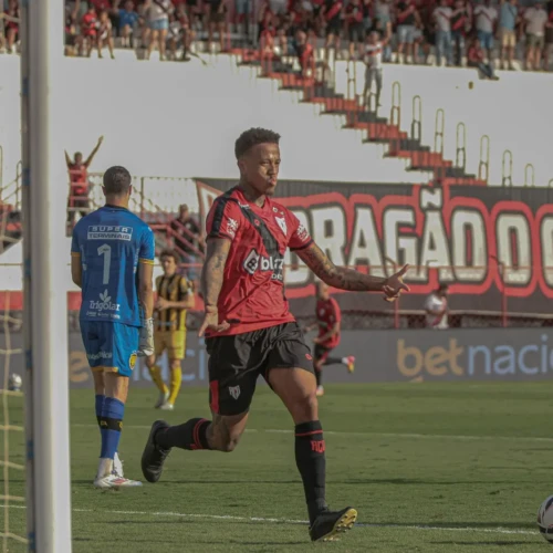 Volante Luizão - Atlético Goianiense (Foto - Bruno Corsino)