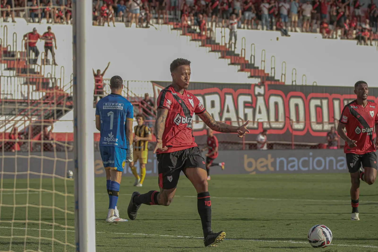 Volante Luizão - Atlético Goianiense (Foto - Bruno Corsino)