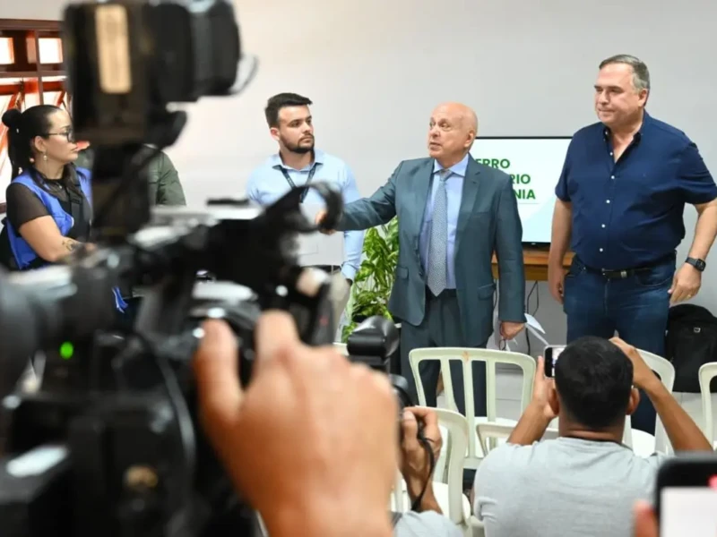 Desembargador Maurício Porfírio faz inspeção no aterro Foto Alex Malheiros Secom Goiânia