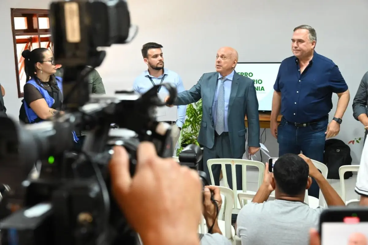 Desembargador Maurício Porfírio faz inspeção no aterro Foto Alex Malheiros Secom Goiânia