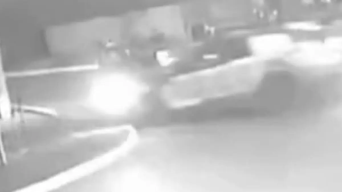 Motociclista é atropelado por viatura da PM durante abordagem em Goiânia