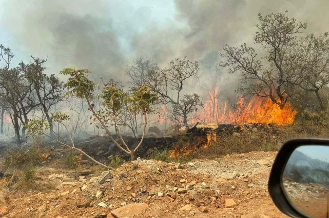 Incêndio atinge área de cachoeiras em Pirenópolis e já consome mais de 4 mil hectares