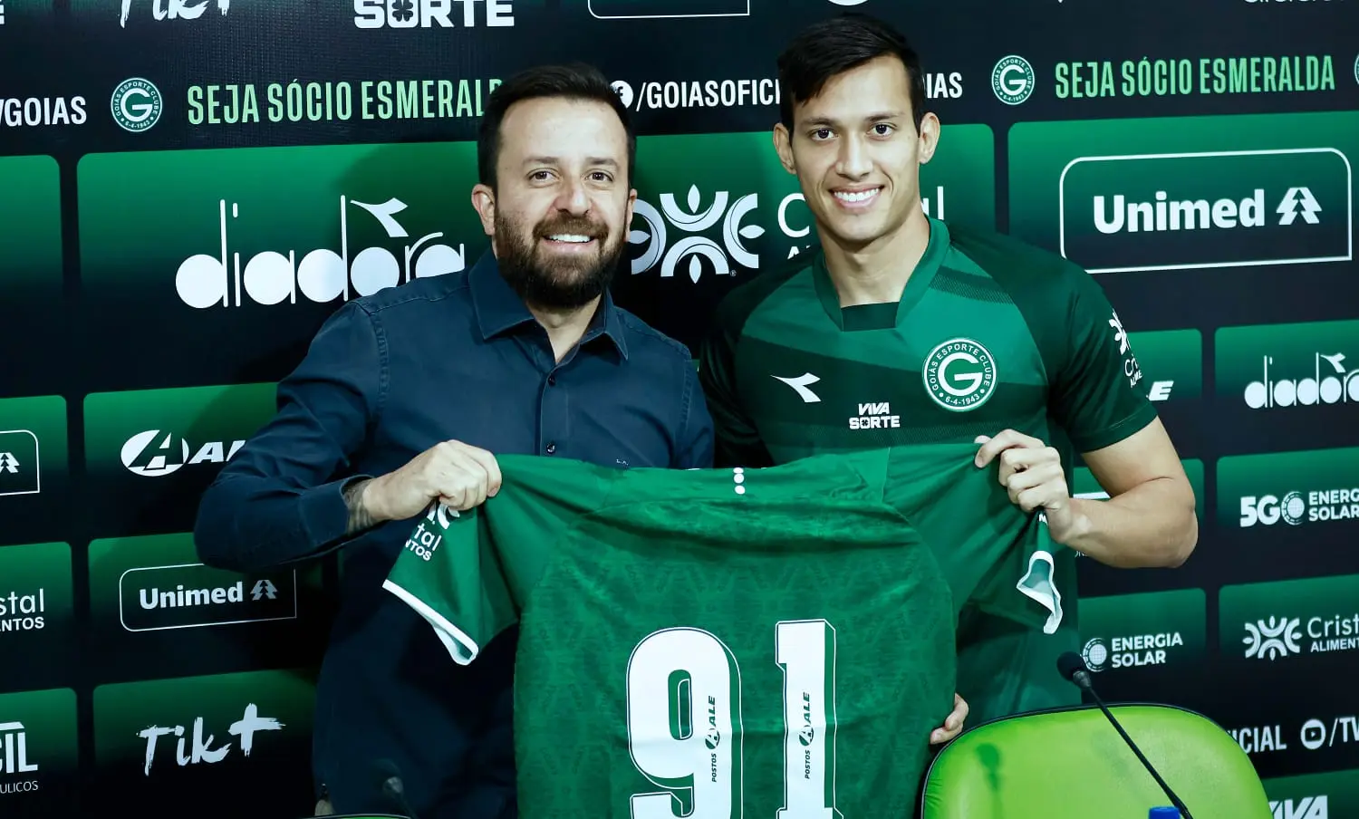 Apresentação do meia Brayann no Goiás (Foto - Rosiron Rodrigues)