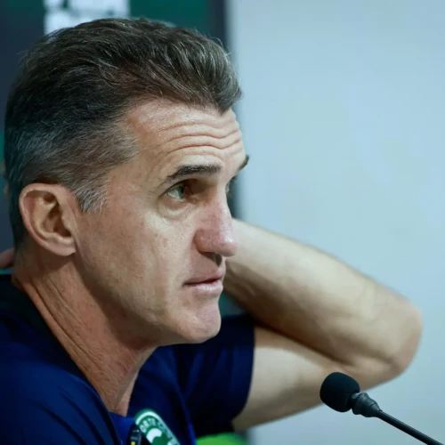 Mancini pede paciência à torcida e projeta duelo duro contra o Avaí