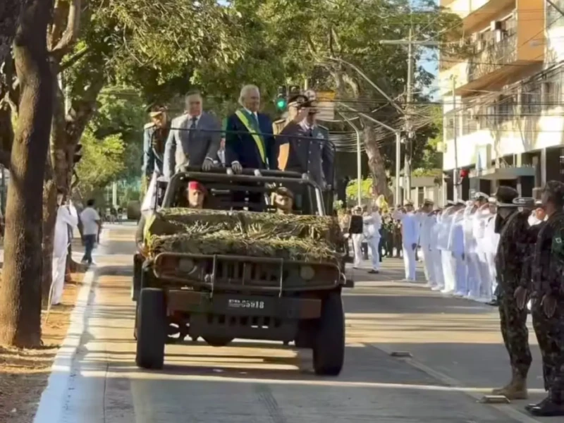 Prefeito e governador fazem desfile em carro aberto durante celebração do 7 de Setembro Foto redes sociais