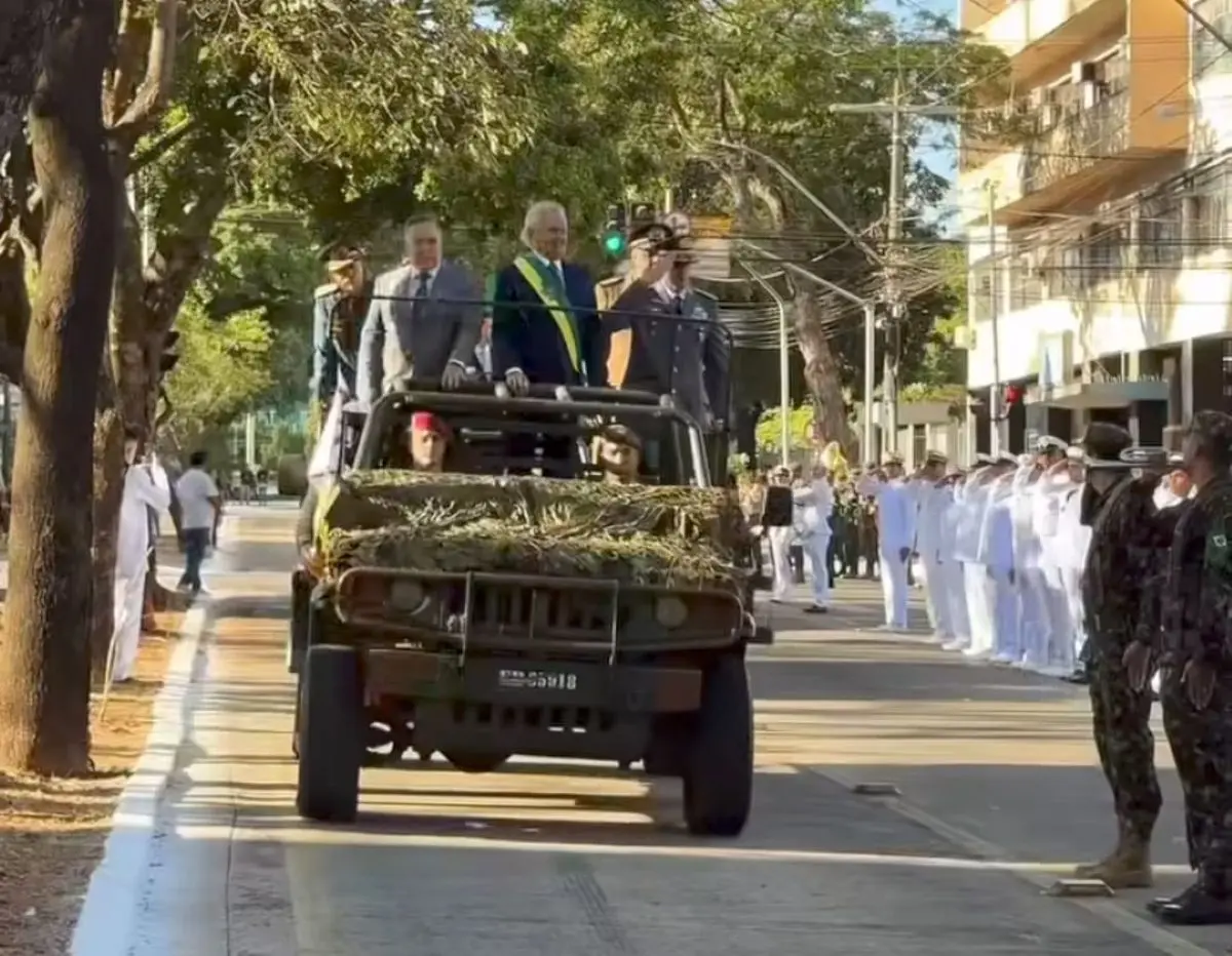 Prefeito e governador fazem desfile em carro aberto durante celebração do 7 de Setembro Foto redes sociais
