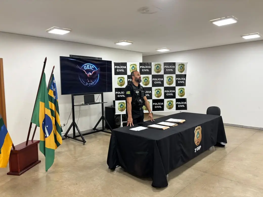 Polícia Civil cumpre 15 mandados em operação contra esquema de fretes fictícios em Anápolis