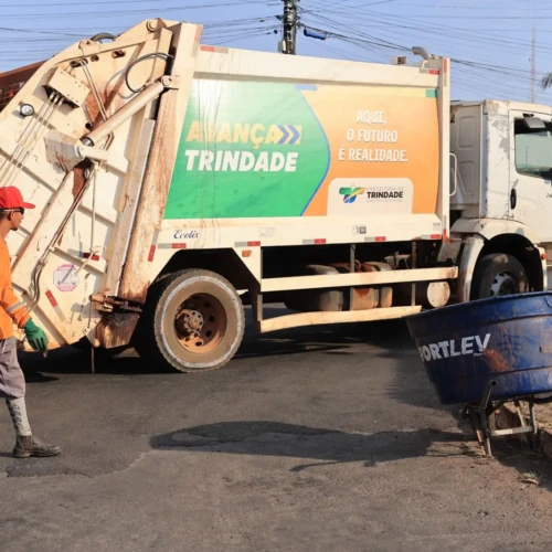Prefeitura de Trindade cobra regularização imediata da coleta de lixo após atrasos