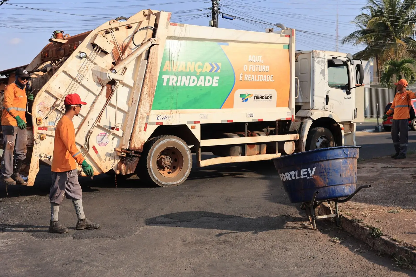 Prefeitura de Trindade cobra regularização imediata da coleta de lixo após atrasos
