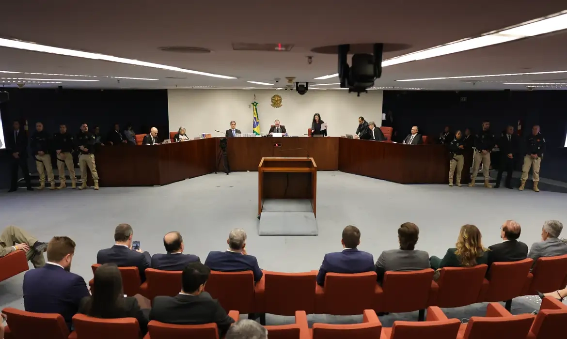 STF retoma julgamento da trama golpista com voto da ministra Cármen Lúcia