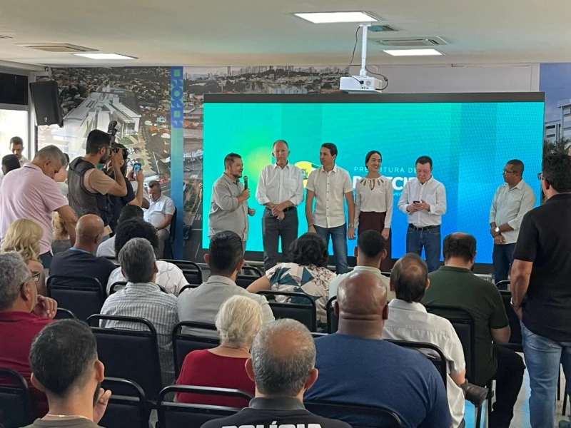 Prefeitura de Aparecida entrega 83 escrituras a famílias e avança na regularização fundiária