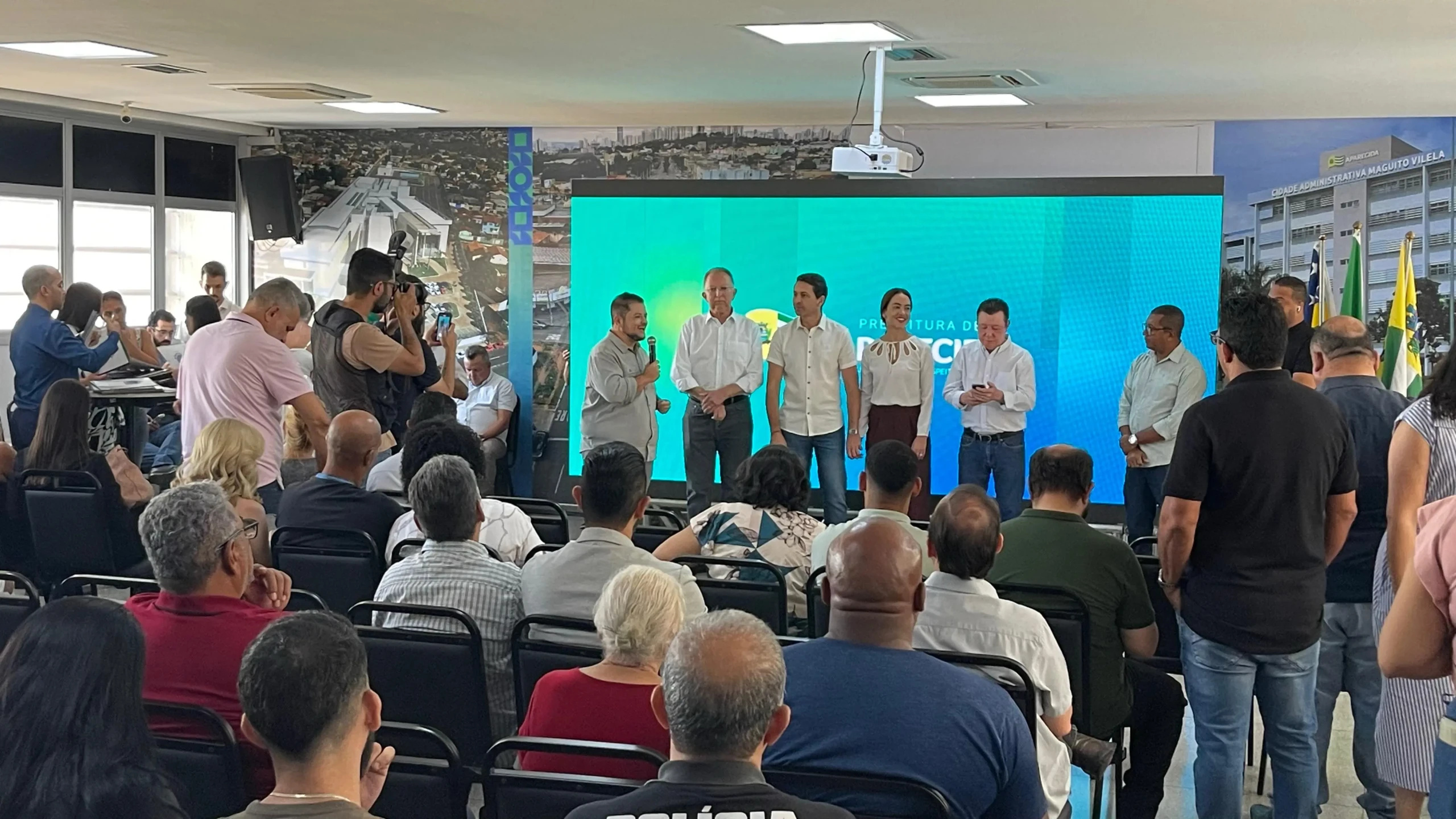 Prefeitura de Aparecida entrega 83 escrituras a famílias e avança na regularização fundiária