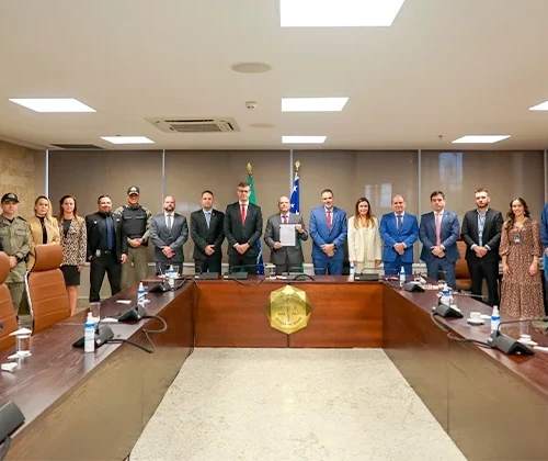 TJGO firma acordo para acelerar alienação de veículos apreendidos e evitar sobrecarga estatal