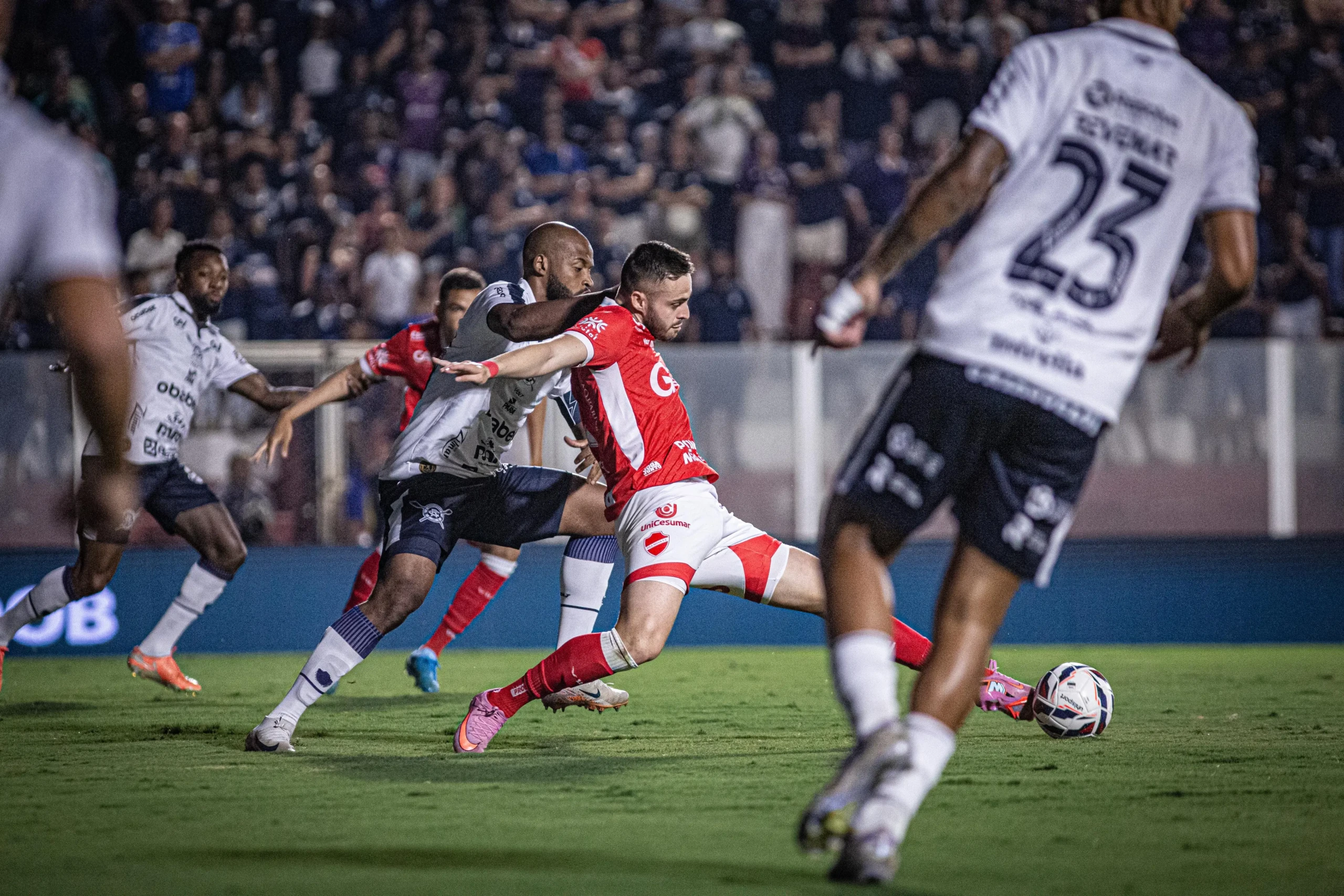 Atacante Gabriel Poveda - Vila Nova (Foto - Roberto Correa)