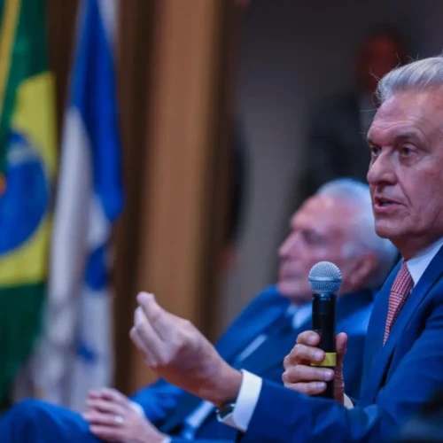 SECOM-CAIADO-FALANDO-SOBRE-RESPONSABILIDADE-FISCAL-EM-BRASILIA-1215x810