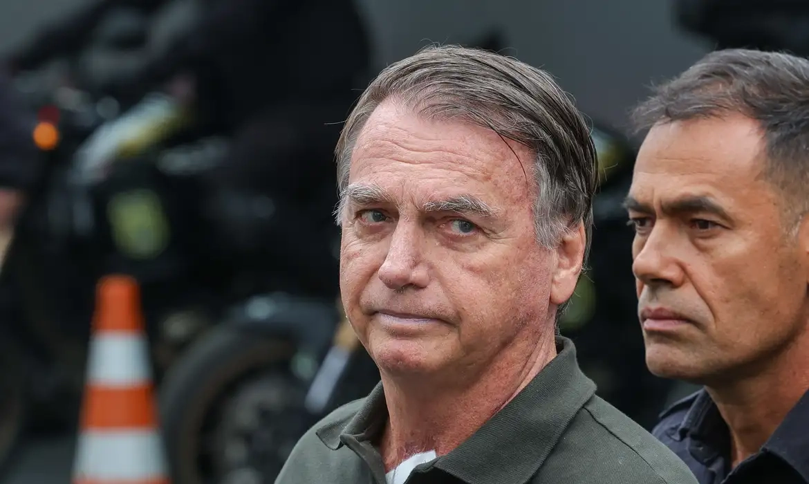 Bolsonaro é diagnosticado com anemia e pneumonia após procedimento no DF