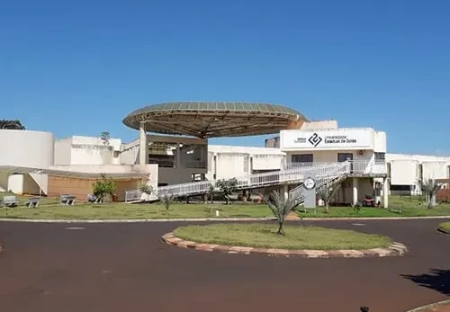 UEG_FACHADA_EXTERNA_DURANTE_O_DIA