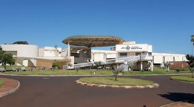 UEG_FACHADA_EXTERNA_DURANTE_O_DIA