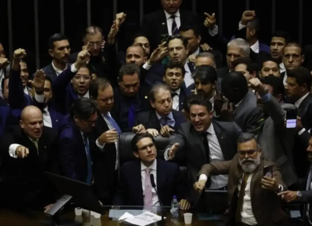 Invasão ao plenário constrangeu Hugo Motta em agosto e impediu abertura do semestre Foto reprodução redes sociais