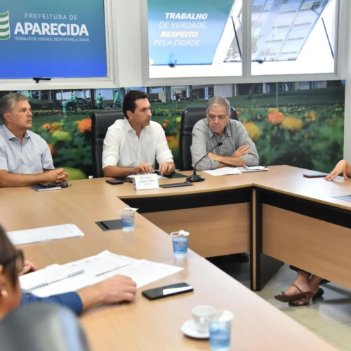 Aparecida articula novo programa para inserir beneficiários do CadÚnico no mercado de trabalho