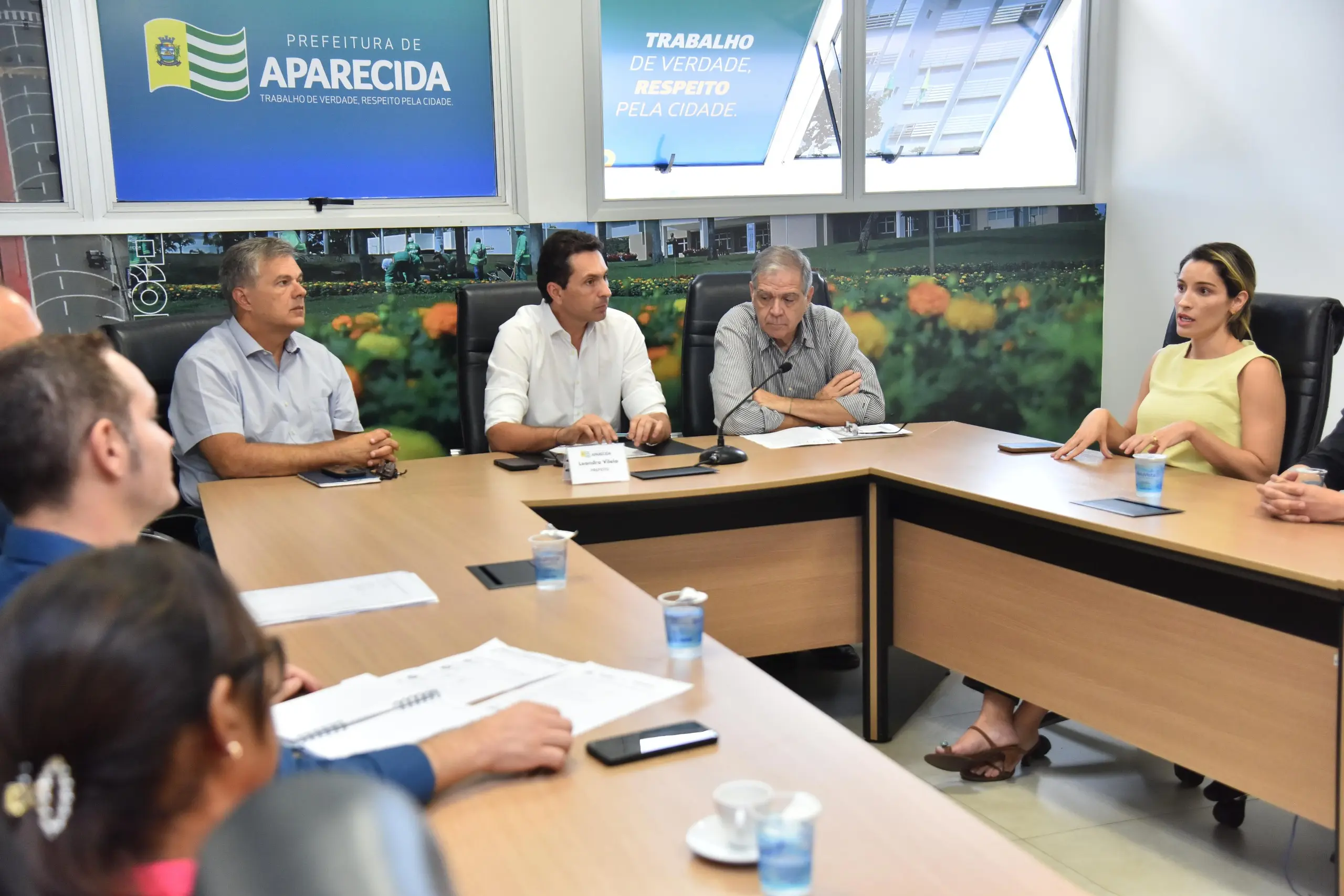 Aparecida articula novo programa para inserir beneficiários do CadÚnico no mercado de trabalho