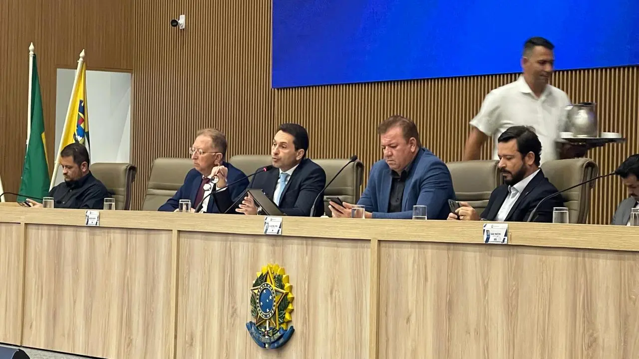 Leandro Vilela faz críticas à gestão de Vilmar Mariano e apresenta desafios financeiros de Aparecida