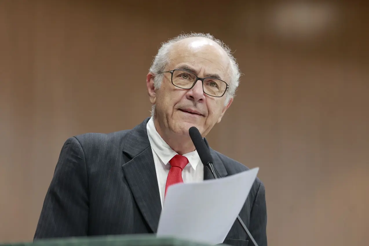 Deputado do PT denuncia açougue após cartaz contra clientes de determinada ideologia