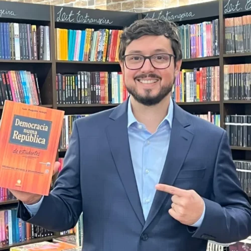 Luiz Augusto Araujo lança livro sobre memórias e ficção da vida em repúblicas estudantis