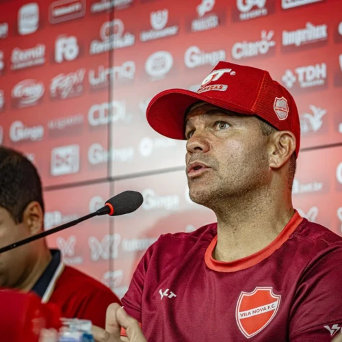 Apresentação de Umberto Louzer no Vila Nova (Foto - Roberto Corrêa)