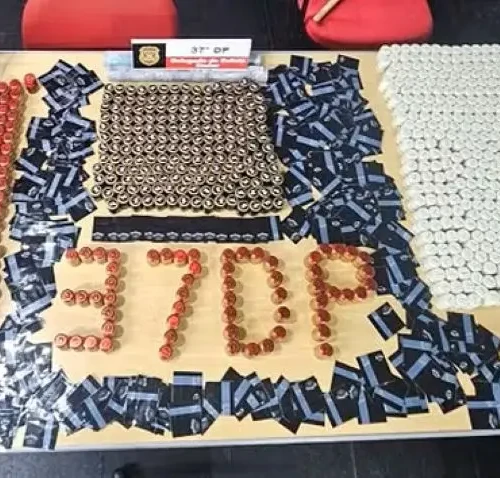 Milhares de lacres, tampas e rótulos falsificados foram apreendidos Foto divulgação Polícia Civil SP