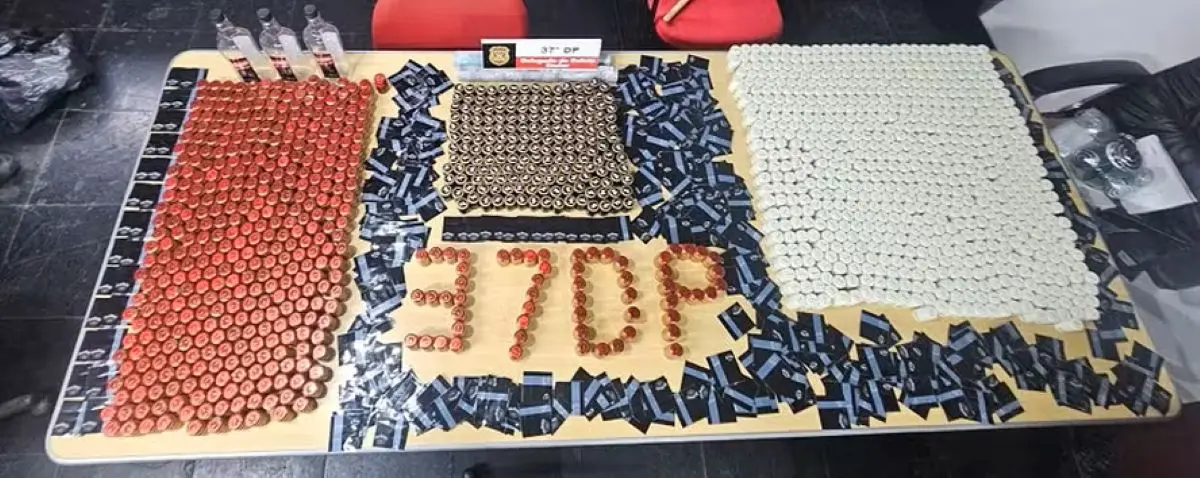 Milhares de lacres, tampas e rótulos falsificados foram apreendidos Foto divulgação Polícia Civil SP