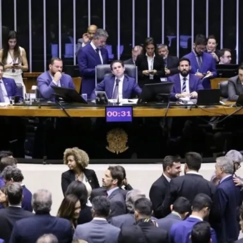 Votação foi nesta quinta e agora projeto da isenção do IR vai ao Senado - Foto Kayo Magalhães Câmara dos Deputados
