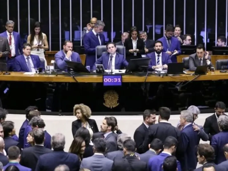 Votação foi nesta quinta e agora projeto da isenção do IR vai ao Senado - Foto Kayo Magalhães Câmara dos Deputados