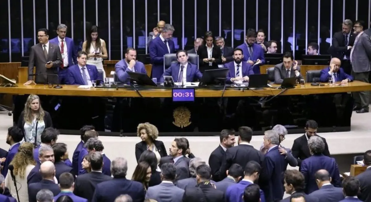 Votação foi nesta quinta e agora projeto da isenção do IR vai ao Senado - Foto Kayo Magalhães Câmara dos Deputados