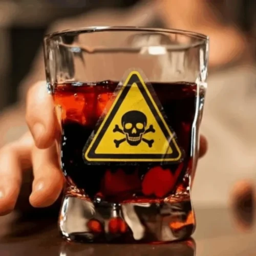 Jovem de 25 anos segue em estado grave com suspeita de intoxicação por metanol em Goiás