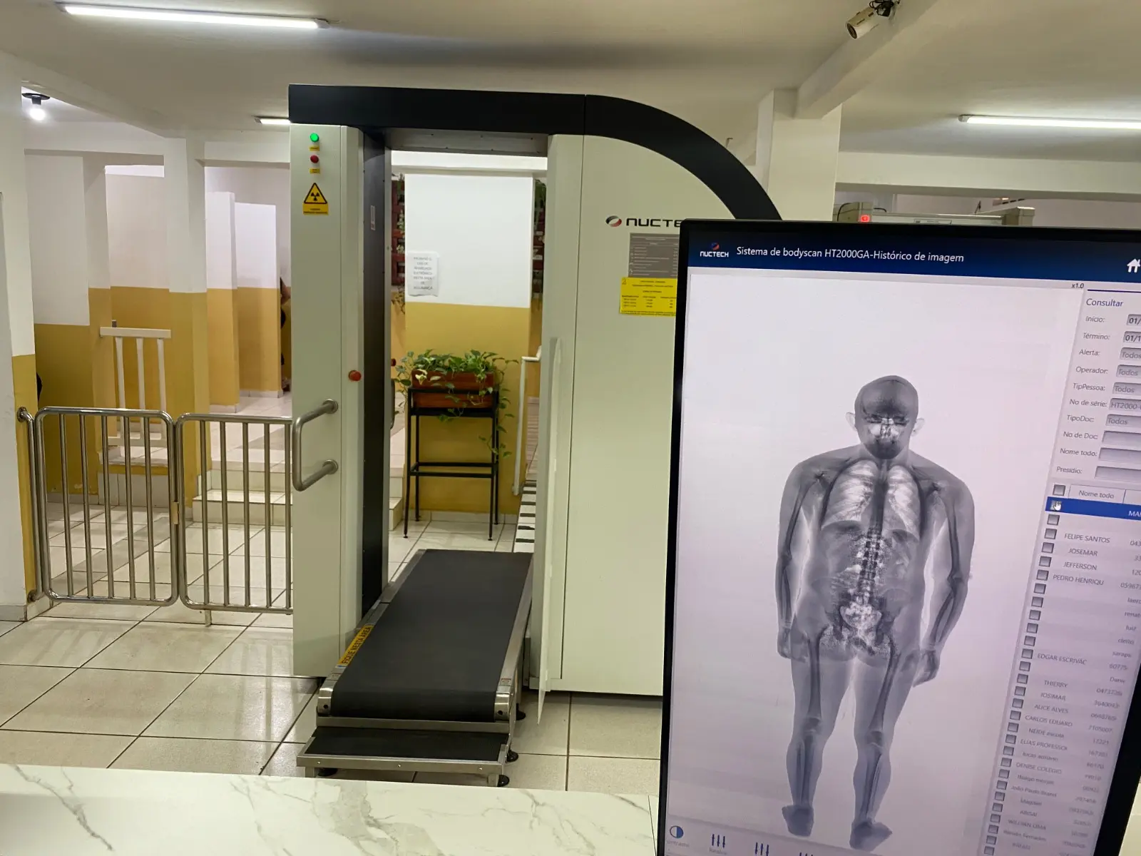 Scanners agora estão em todas as unidades prisionais para evitar entrada de ilícitos e humanizar revista Foto Polícia Penal