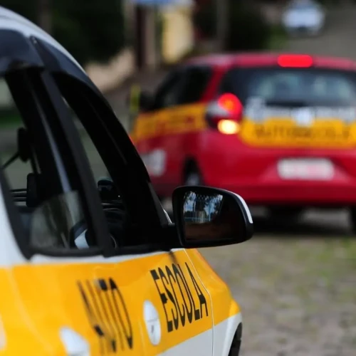 Governo propõe fim da obrigatoriedade de aulas em autoescola para tirar CNH