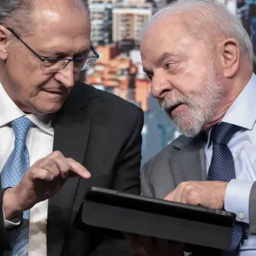 Lula e Alckimin estavam no evento quando ele anunciou ampliação do programa - Foto Paulo Pinto Agência Brasil