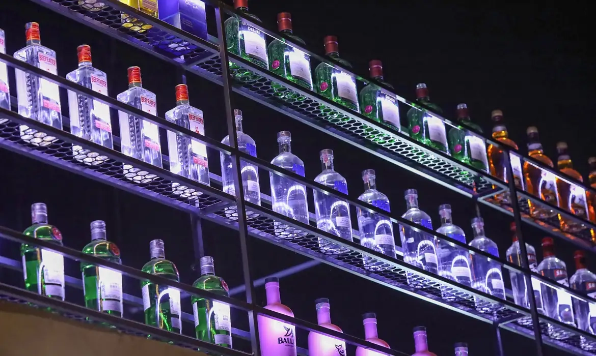 fiscalizacao_em_distribuidoras_de_bebidas_agencia saude DF_SANDRO ARAUJO