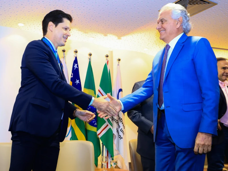 A cerimônia, realizada em Goiânia, reuniu o governador Ronaldo Caiado, o prefeito de Goiânia Sandro Mabel, secretários de Estado e diversas lideranças do setor.