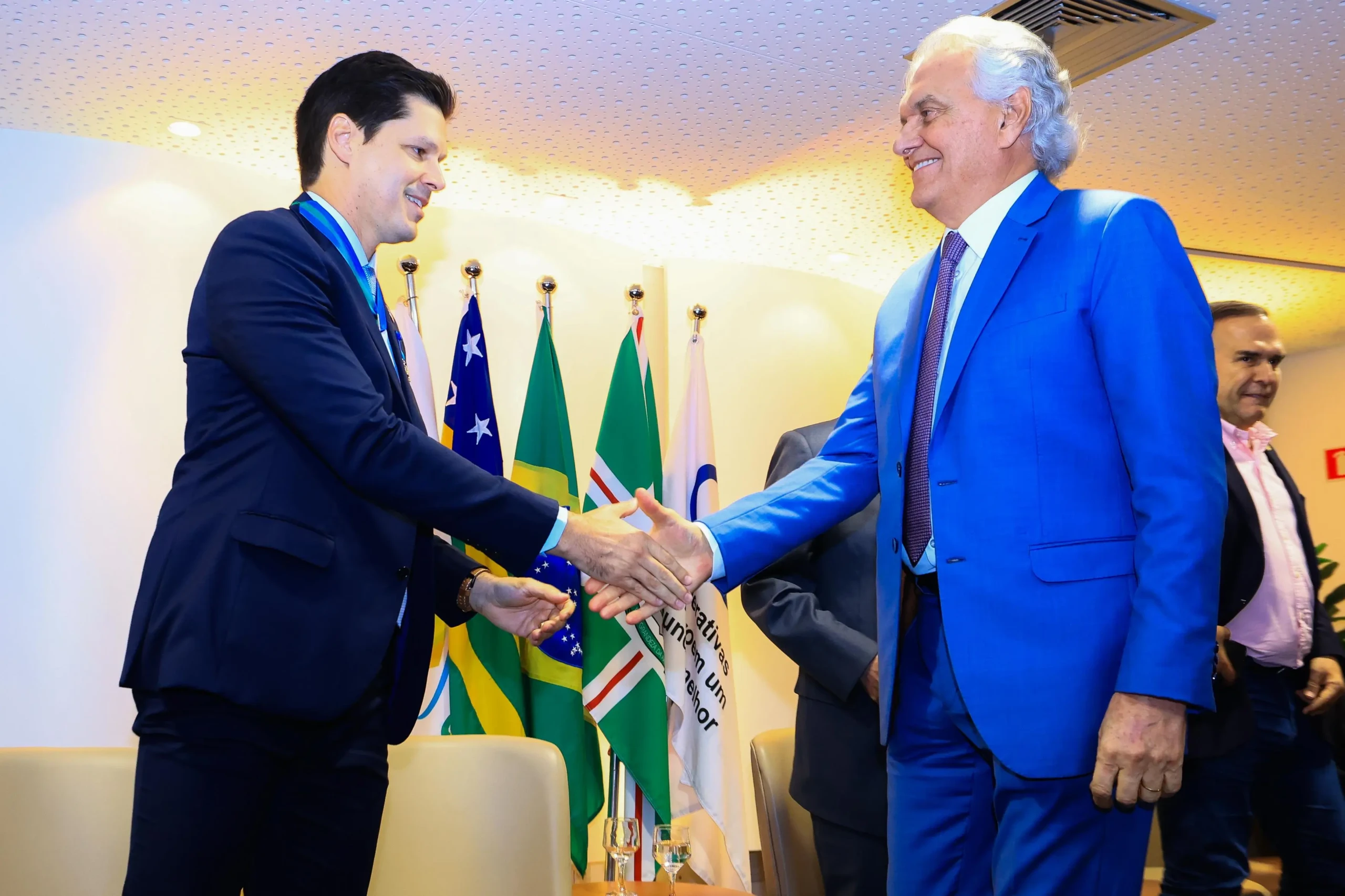 A cerimônia, realizada em Goiânia, reuniu o governador Ronaldo Caiado, o prefeito de Goiânia Sandro Mabel, secretários de Estado e diversas lideranças do setor.