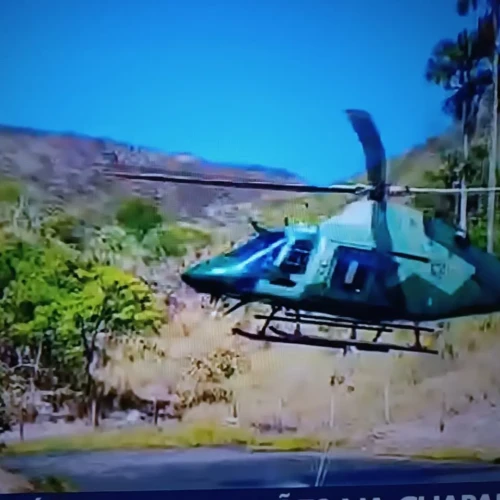 Mais um helicóptero chegou ao local com mais dois aviões - Foto reprodução Tv Anhanguera