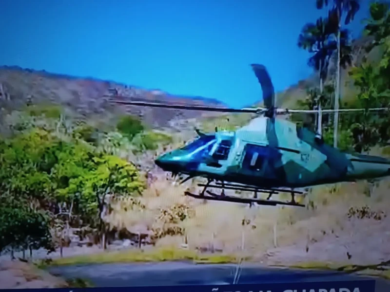 Mais um helicóptero chegou ao local com mais dois aviões - Foto reprodução Tv Anhanguera