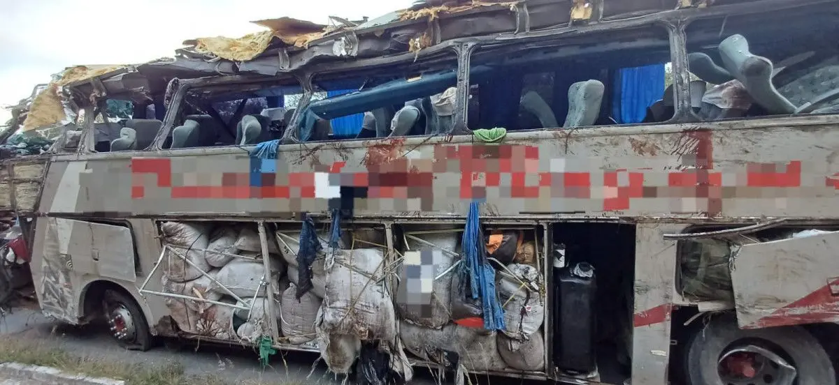 Acidente matou 16 passageiros do ônibus - Foto PRF Diário de Pernambuco
