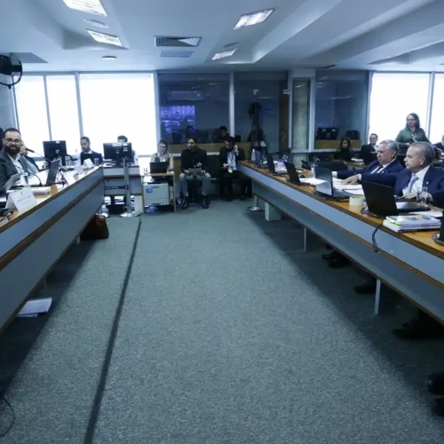 CPMI do INSS ouve ex-dirigentes sobre R$ 1,1 bilhão em descontos indevidos a aposentados